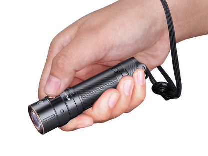 Fenix E28R - 1500 Lumens - rechargeable USB-C - pack complet Votre boutique en ligne FENIX® Lampes Torches, Frontales, Vélo, Lanternes de Camping et Accessoires.
